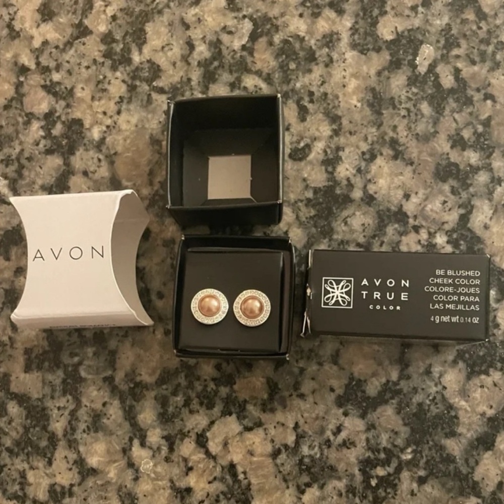 Avon True Color Be Blushed Cheek Color with Pearl Earrings